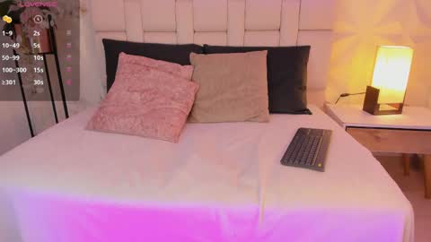 nyxee_ online show from May 15, 5:33 am