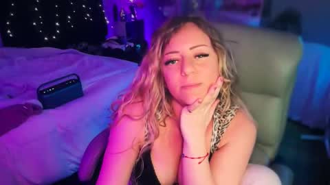 nyxxen online show from April 9, 12:57 am