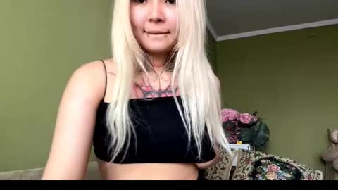 Snapshot of ociemcvicker chatting on October 5, 5:23 am Ash online show from October 5, 5:23 am