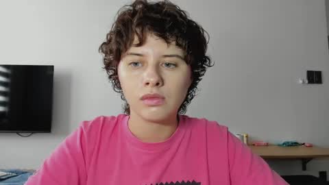 Evie online show from May 5, 8:17 am