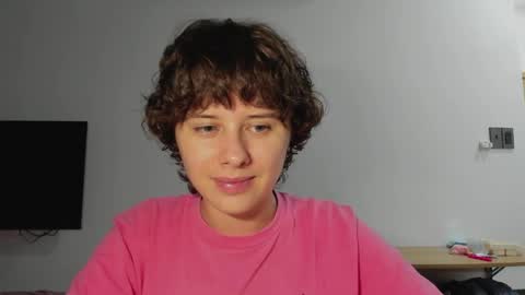Evie online show from May 9, 4:09 pm