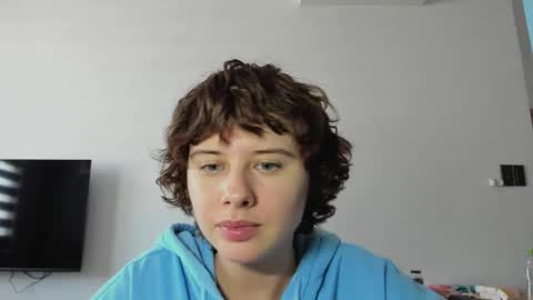 Evie online show from May 11, 9:33 am