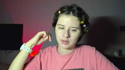 Evie online show from April 5, 5:23 pm