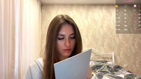 Mia online show from November 24, 9:33 am