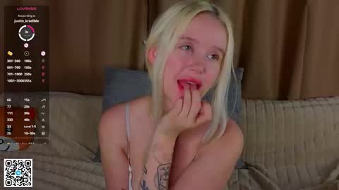 Snapshot of odelynharvison chatting on September 10, 7:03 pm Elsa online show from September 10, 7:03 pm