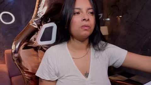 odette_b online show from December 4, 3:20 am