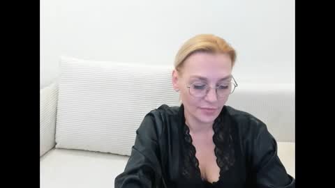 oeigesmik online show from April 8, 10:50 am