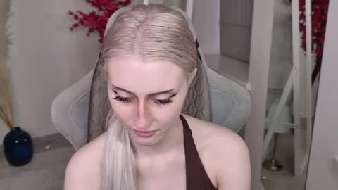 Lily online show from May 25, 2:16 pm