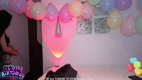 ohanna_ online show from April 9, 1:19 am