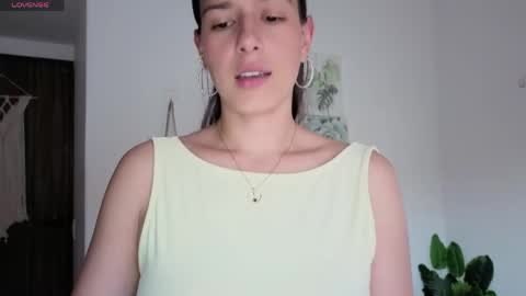 ohanna_ online show from May 6, 10:25 pm