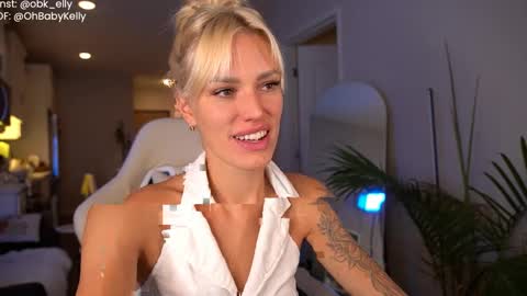 Snapshot of ohbabykelly chatting on October 3, 2:16 am Kelly online show from October 3, 2:16 am