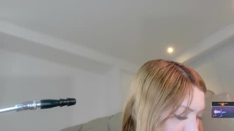 Lyz  online show from March 26, 4:31 pm