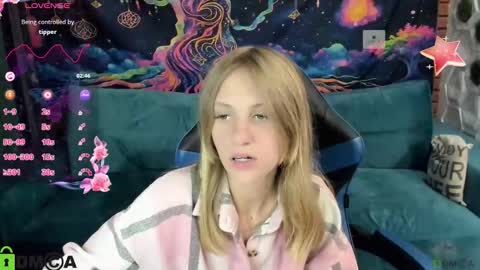 Snapshot of olisa_fox chatting on September 15, 7:10 pm Olisa fox online show from September 15, 7:10 pm