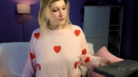 OliSunny Olivia online show from February 18, 6:40 pm