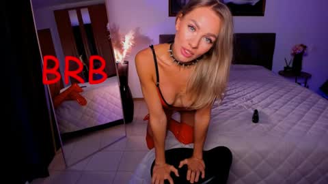 oliva_candy online show from May 8, 9:16 pm