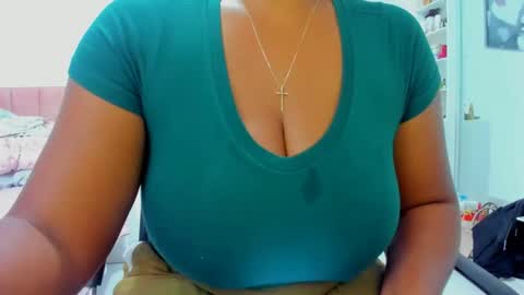 olivahot30 online show from March 6, 12:19 pm