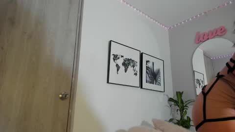 Snapshot of olivia_collisn chatting on September 16, 1:08 pm Olivia Collins online show from September 16, 1:08 pm