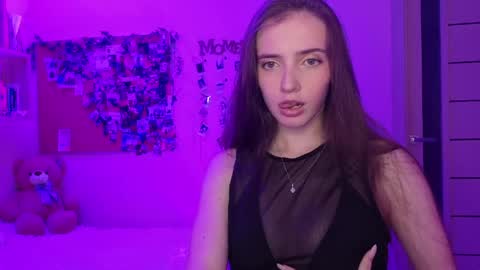 olivia_lily online show from April 7, 8:11 pm