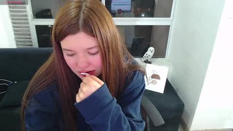 Snapshot of olivia_martine chatting on January 16, 5:11 am olivia_martine online show from January 16, 5:11 am