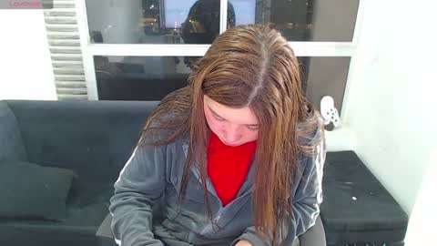 Snapshot of olivia_martine chatting on January 26, 6:49 am olivia_martine online show from January 26, 6:49 am