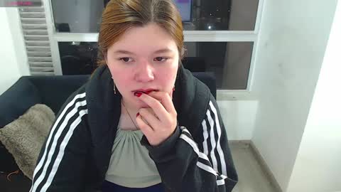 Snapshot of olivia_martine chatting on December 22, 8:49 am olivia_martine online show from December 22, 8:49 am