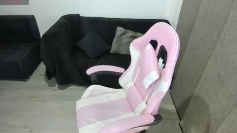 olivia_martine online show from May 8, 4:49 am