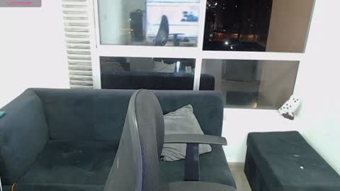 Snapshot of olivia_martine chatting on January 18, 6:34 am olivia_martine online show from January 18, 6:34 am