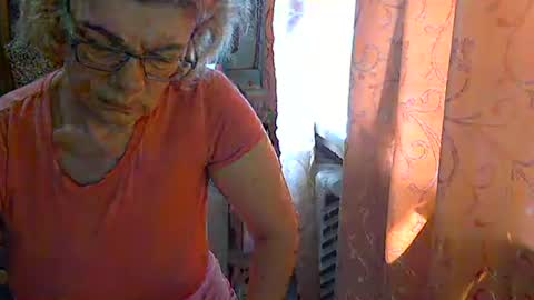 Olivia Mia online show from May 21, 10:57 am