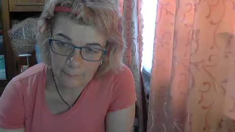 Olivia Mia online show from May 27, 9:17 am