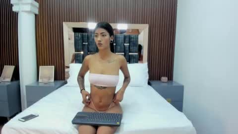 olivia_pearl_ online show from September 30, 11:49 am