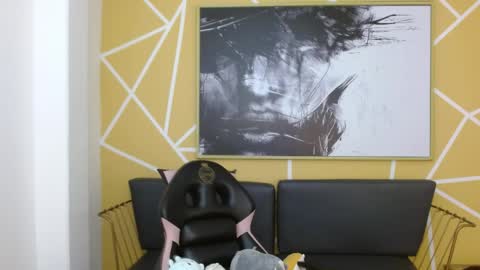 Olivia online show from April 4, 8:07 pm