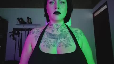   online show from December 18, 2:55 pm