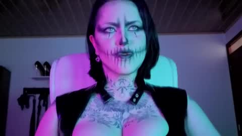   online show from October 17, 1:47 pm