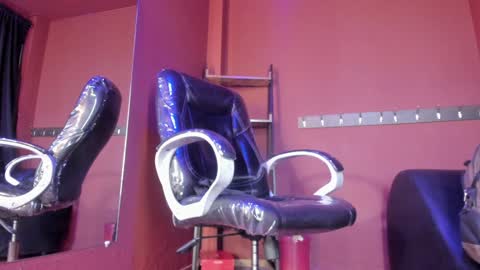   online show from December 22, 1:00 pm