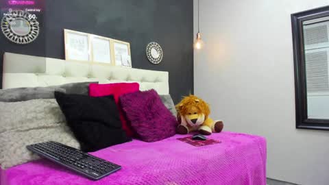 Snapshot of olivia_willd chatting on December 6, 8:28 pm olivia online show from December 6, 8:28 pm