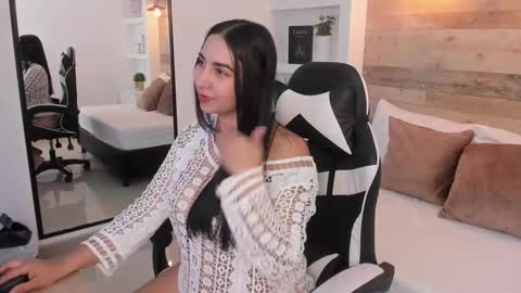 olivia_willoow online show from November 8, 3:22 am