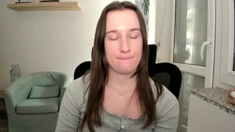 Oliwiaa2004 online show from February 3, 5:56 pm