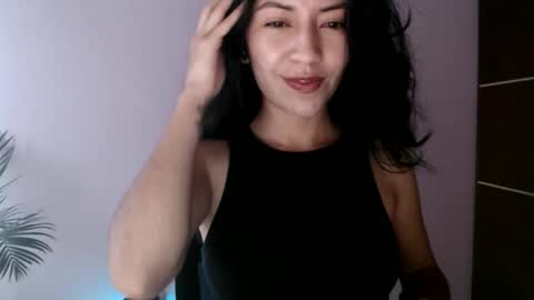 oliviaaa__ online show from May 26, 5:23 pm