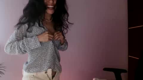 oliviaaa__ online show from May 12, 6:25 pm