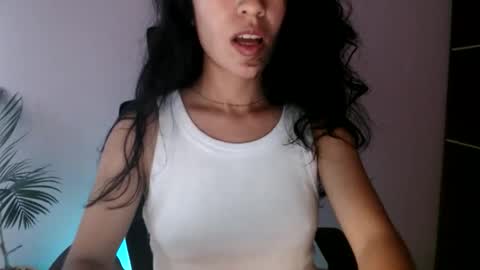 oliviaaa__ online show from May 25, 4:39 pm