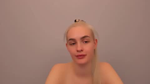 oliviaBeauty online show from December 22, 9:18 pm