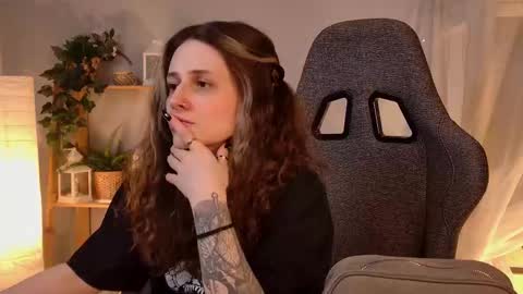 Liv online show from February 15, 5:01 pm