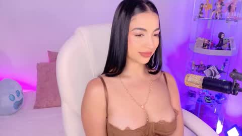 Olivia Mcneill  online show from October 20, 4:59 am