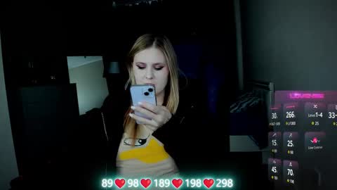 Snapshot of oliviamunk chatting on September 26, 7:50 am . online show from September 26, 7:50 am