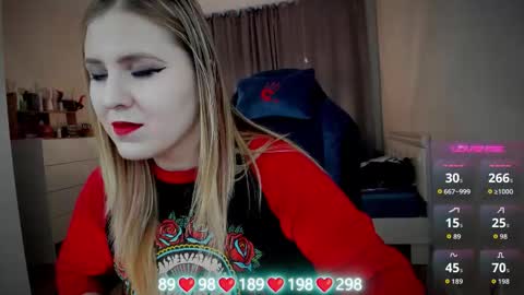 Snapshot of oliviamunk chatting on September 27, 7:59 am . online show from September 27, 7:59 am
