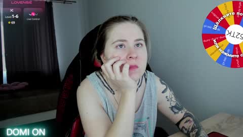 Snapshot of oliviamunk chatting on January 27, 8:29 am . online show from January 27, 8:29 am
