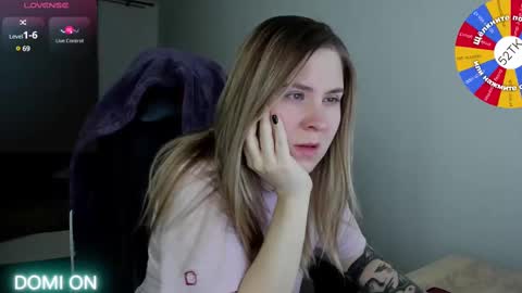 Snapshot of oliviamunk chatting on February 19, 5:05 am . online show from February 19, 5:05 am
