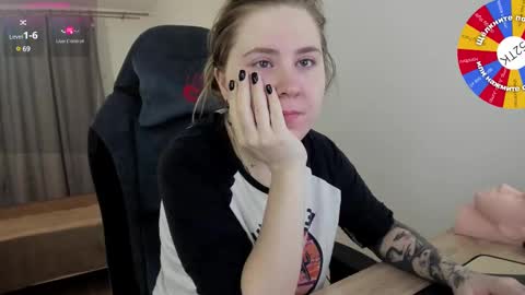 Snapshot of oliviamunk chatting on February 24, 3:31 am . online show from February 24, 3:31 am