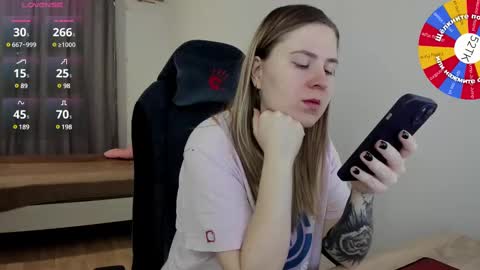 Snapshot of oliviamunk chatting on February 20, 3:01 am . online show from February 20, 3:01 am