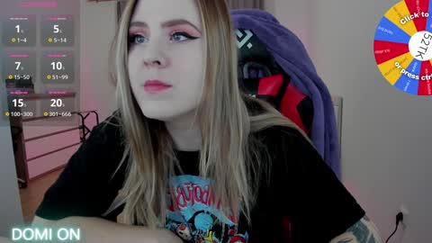 Snapshot of oliviamunk chatting on December 3, 3:29 am . online show from December 3, 3:29 am
